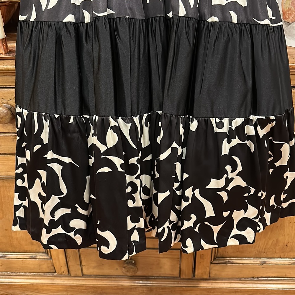 MILLY OF NEW YORK SLEEVELESS BLACK & CREAM GOWN WITH CRINOLINE AND BACK ZIPPER - Picture 2 of 9